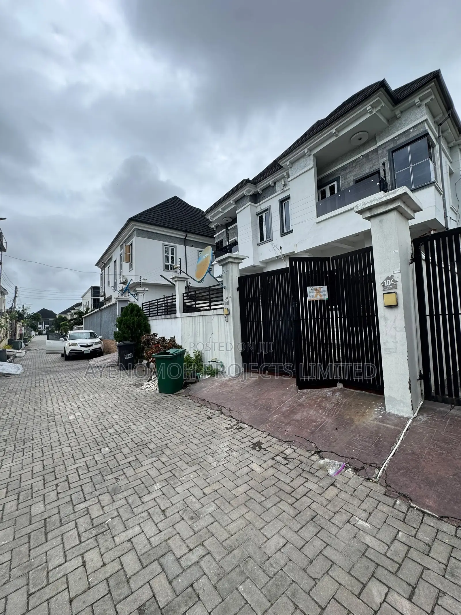 4bdrm Duplex in Tulip Haven Estate, Chevron for sale
