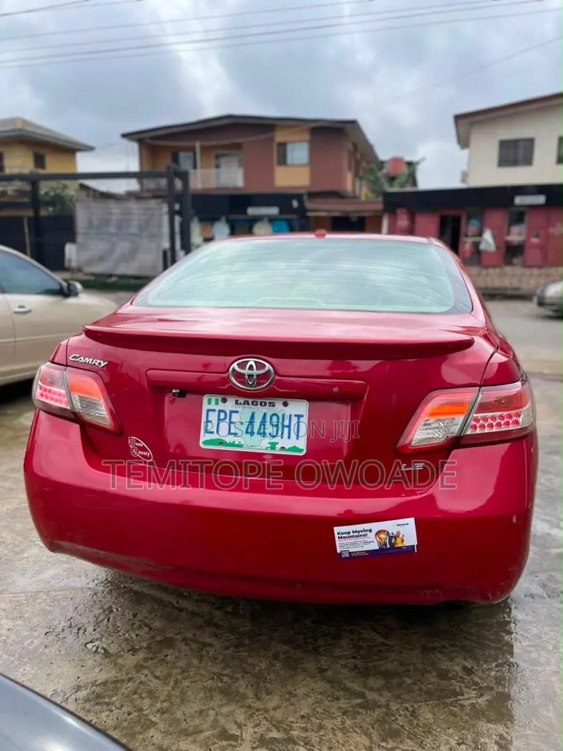 Toyota Camry LE 4dr Sedan (2.5L 4cyl 6A) 2011 Red