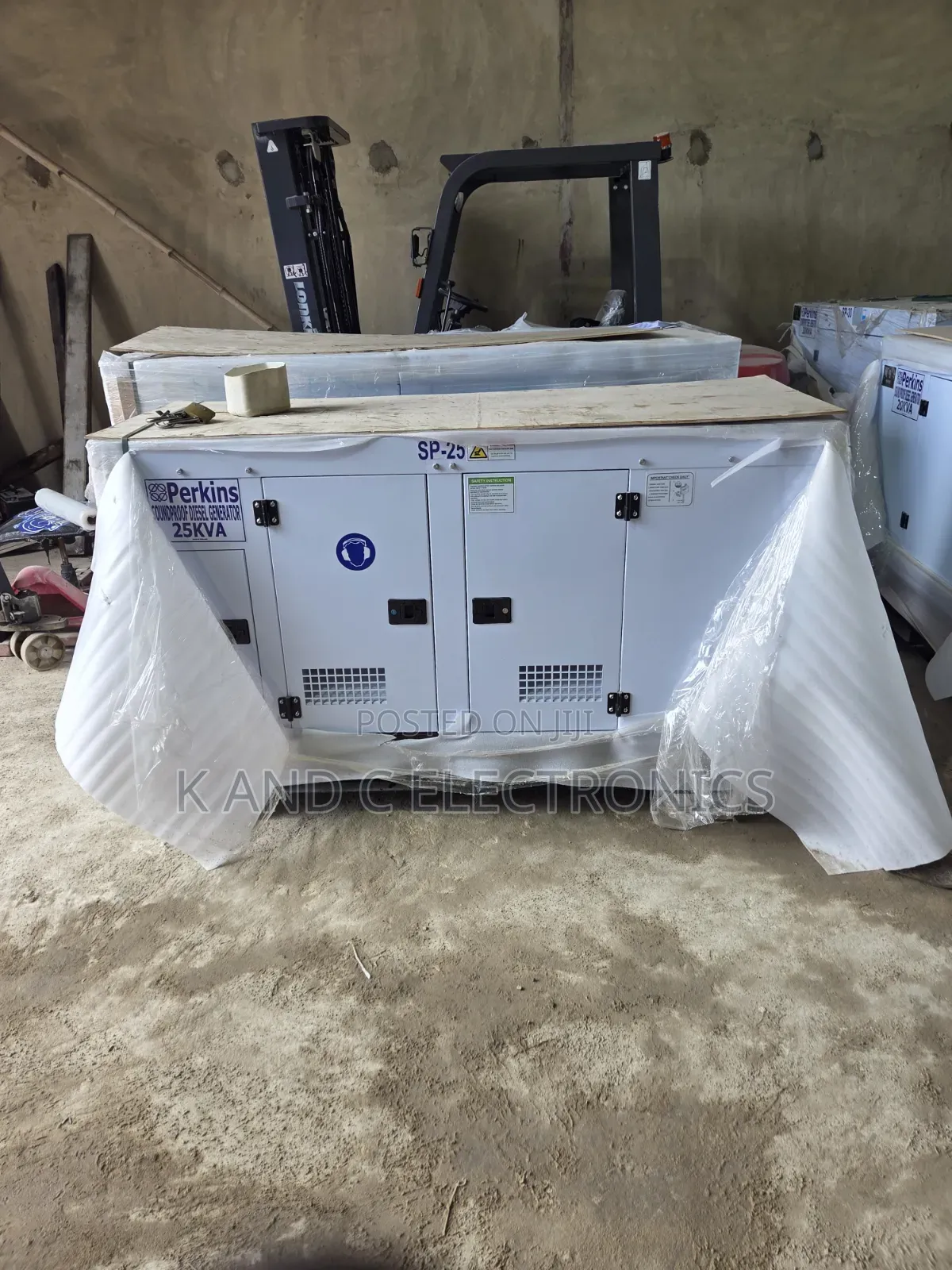 Quality Perkins 25kVA Three-Phase Diesel Soundproof Gen
