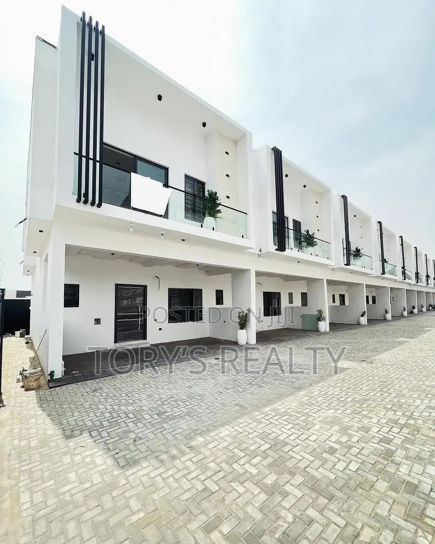 4bdrm Townhouse/Terrace in Ikota for sale
