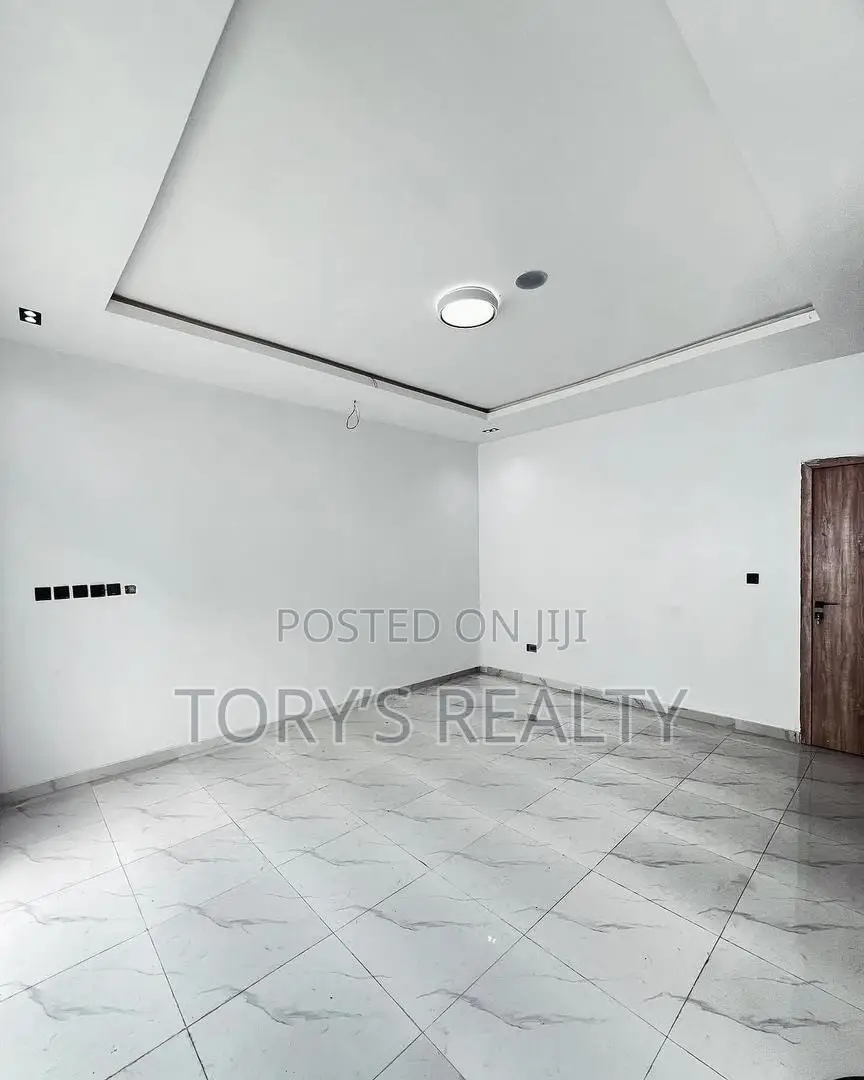 4bdrm Townhouse/Terrace in Ikota for sale