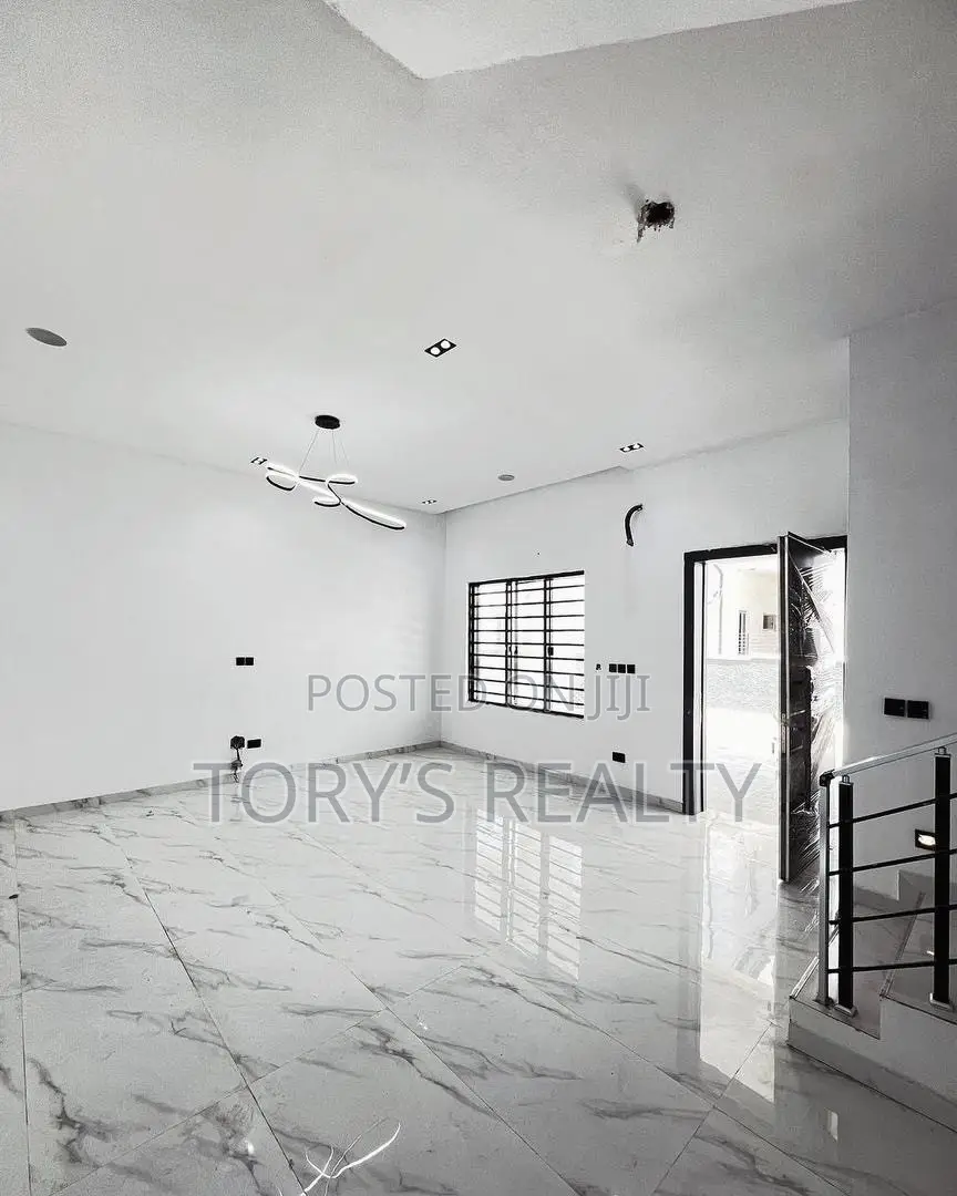 4bdrm Townhouse/Terrace in Ikota for sale