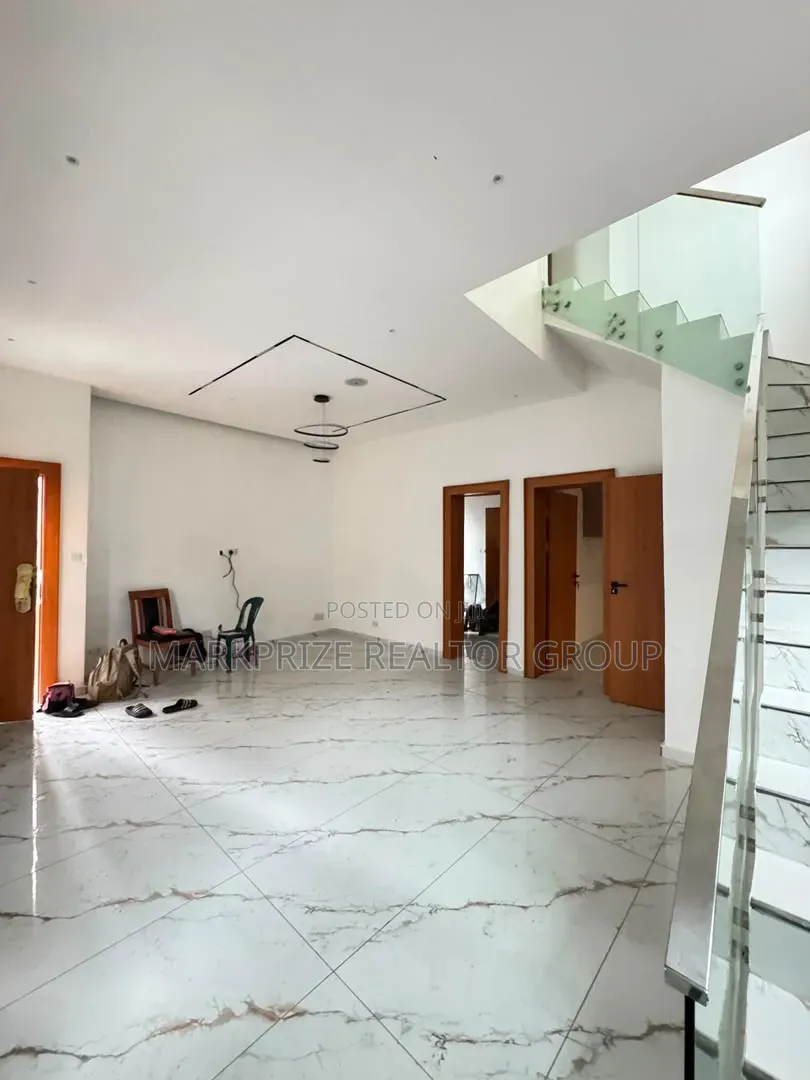 4bdrm Duplex in Surulere Lagos for sale