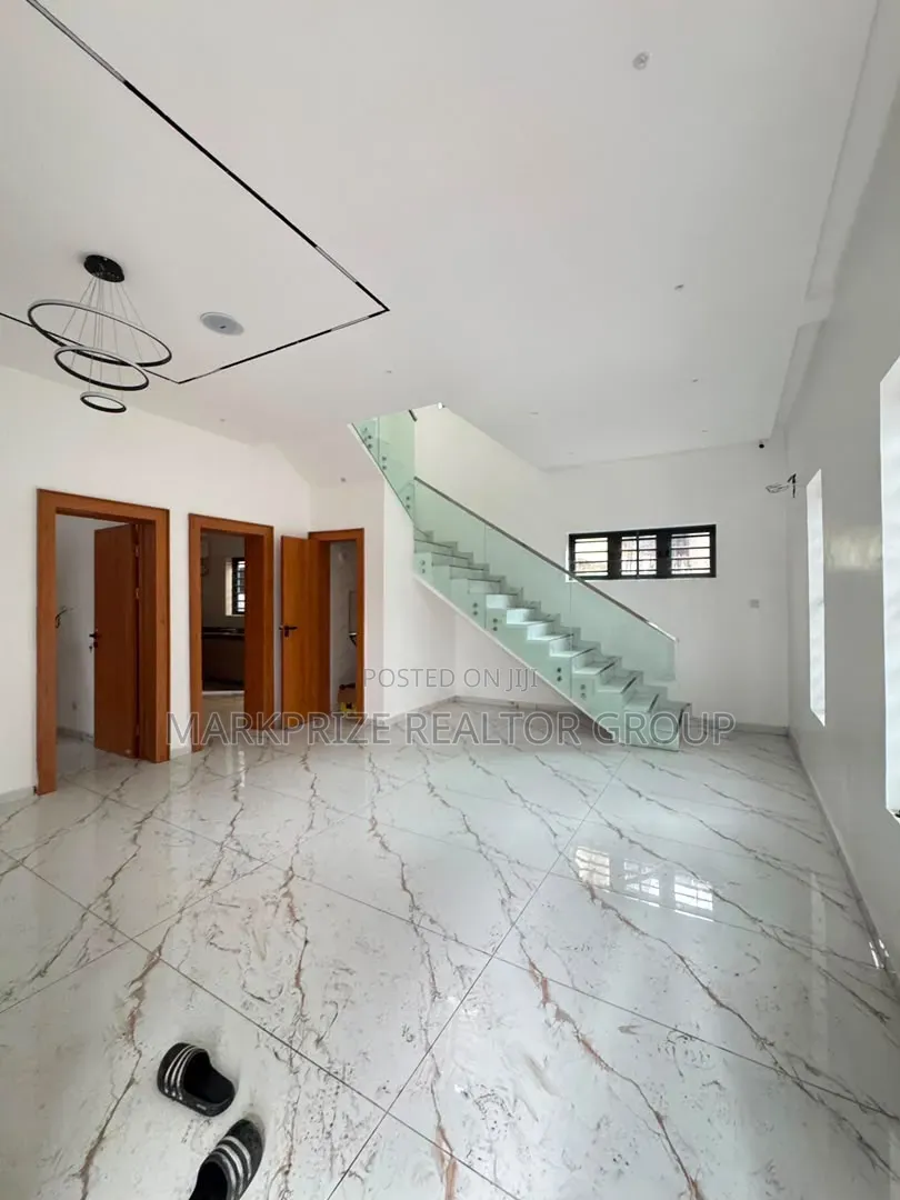 4bdrm Duplex in Surulere Lagos for sale