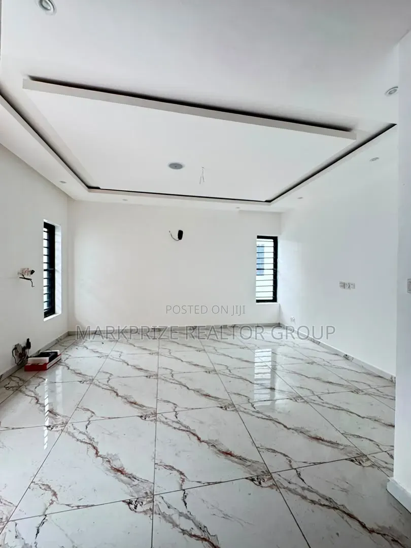 4bdrm Duplex in Surulere Lagos for sale