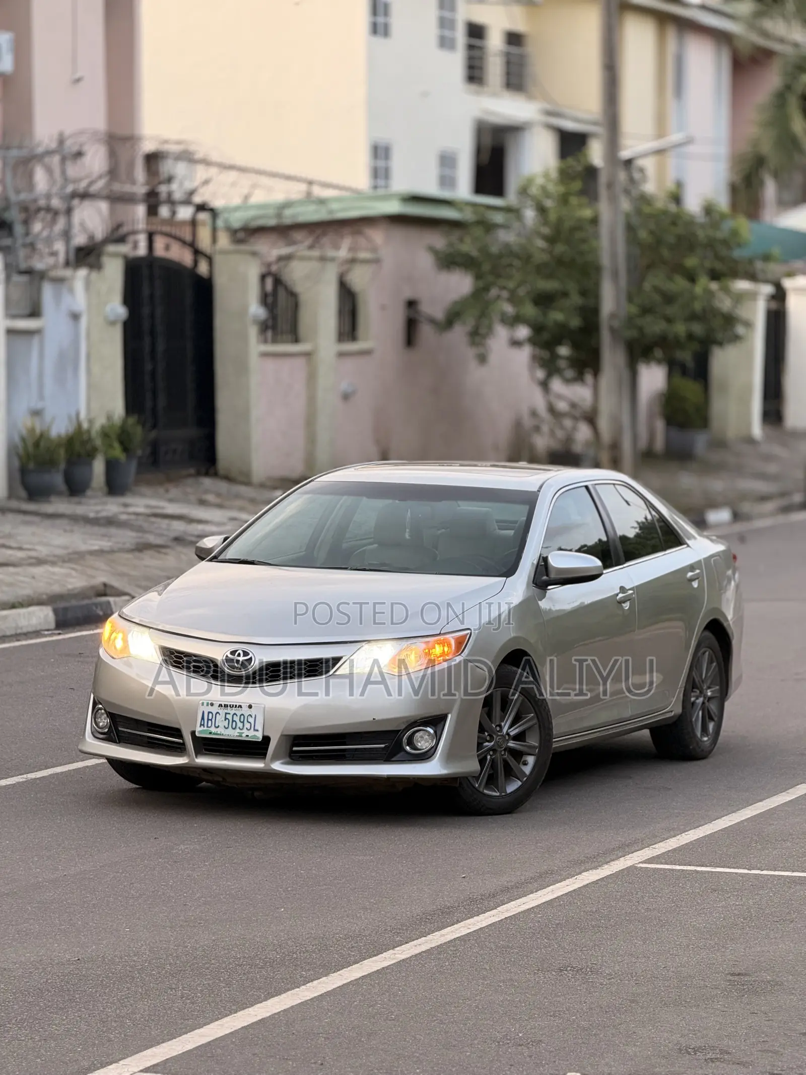 Toyota Camry XLE 4dr Sedan (3.5L 6cyl 6A) 2014 Gold