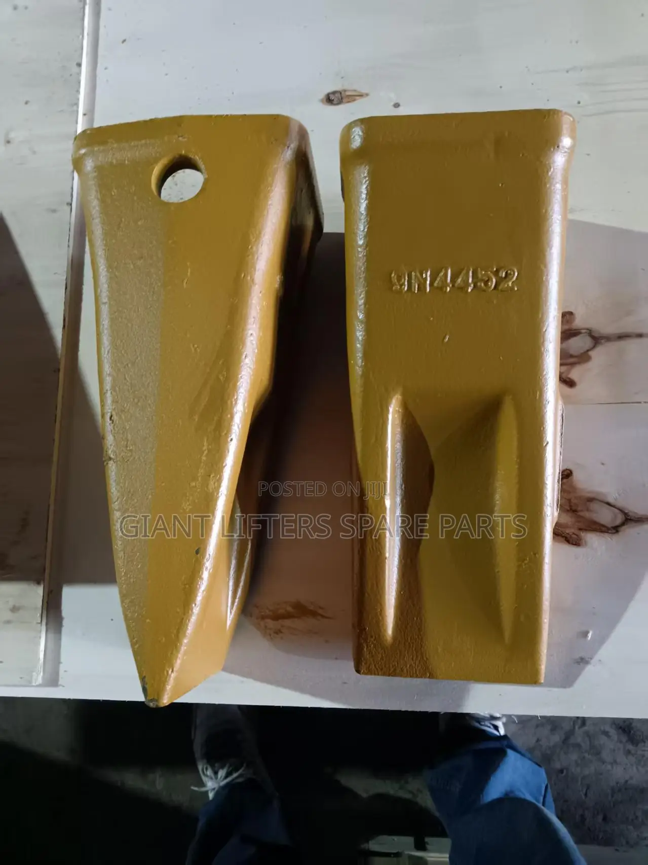 9n4452 J450 Heavy-Duty Bucket Tooth