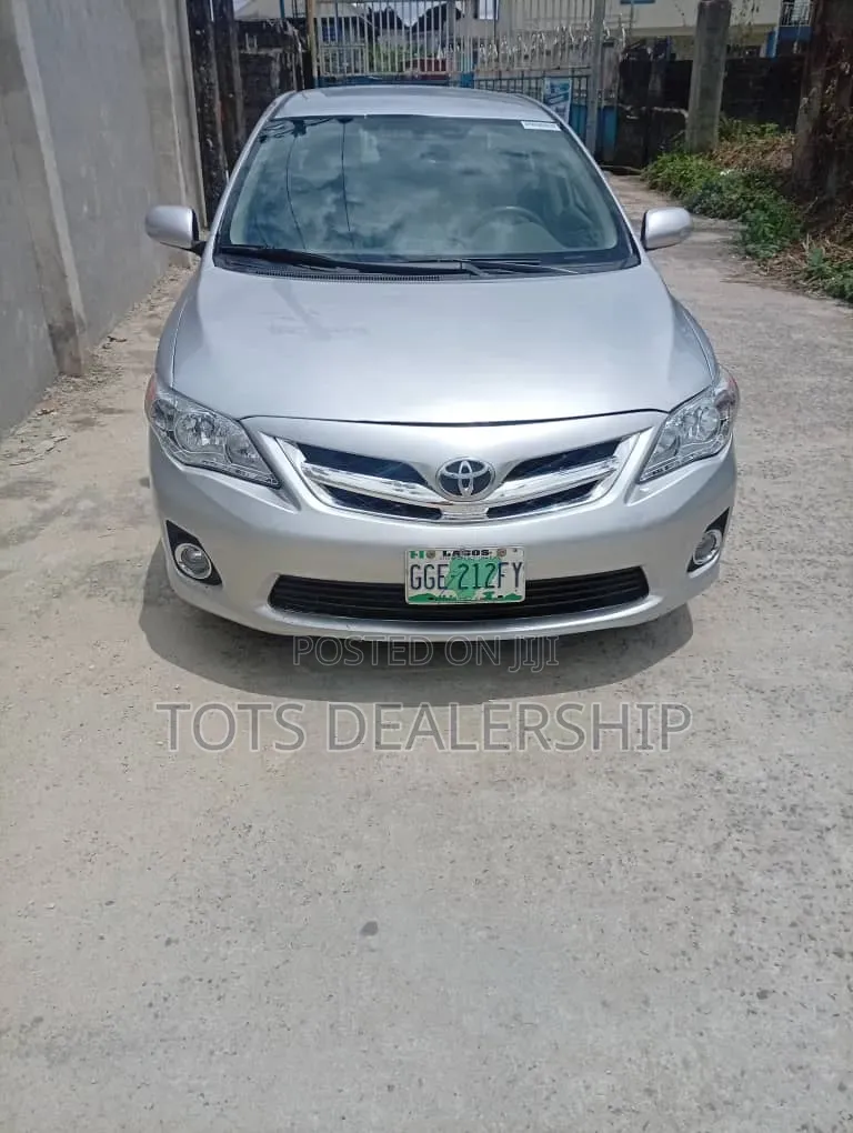 Toyota Corolla LE 4dr Sedan (1.8L 4cyl 4A) 2010 Silver