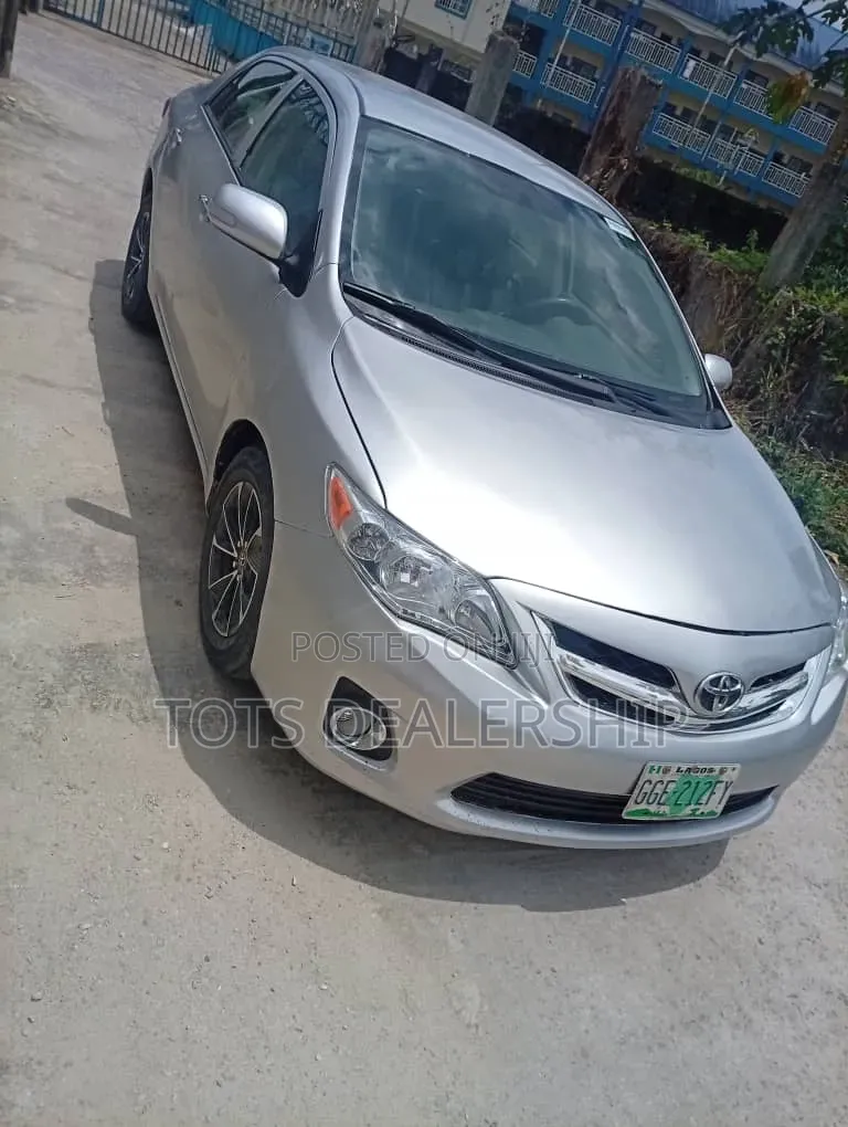 Toyota Corolla LE 4dr Sedan (1.8L 4cyl 4A) 2010 Silver