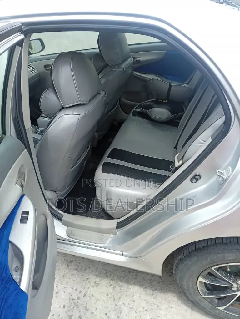 Toyota Corolla LE 4dr Sedan (1.8L 4cyl 4A) 2010 Silver