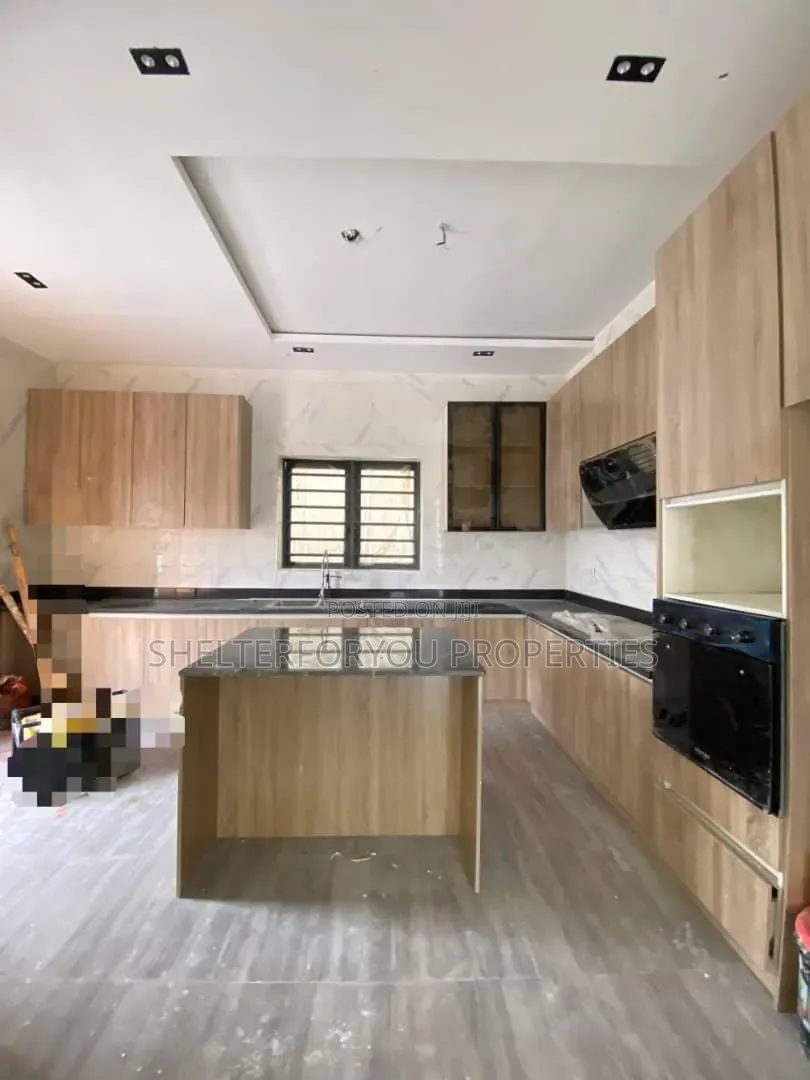 5bdrm Duplex in Idado for sale
