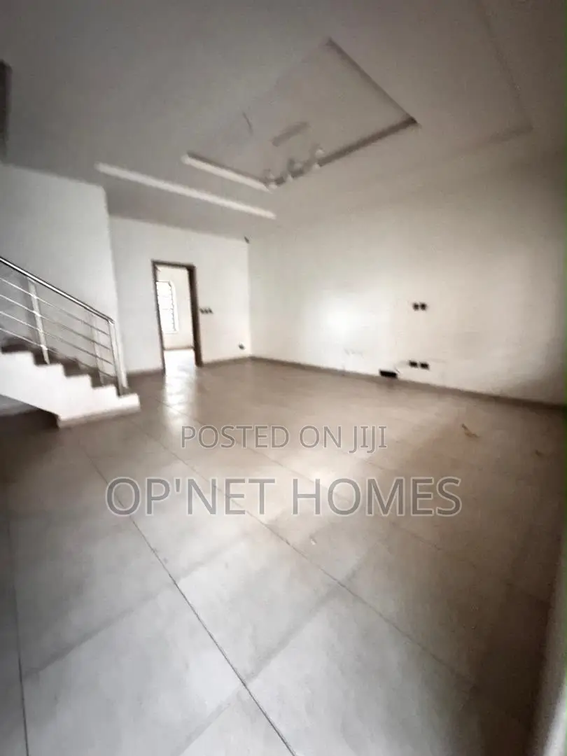 4bdrm Duplex in Lekki for rent