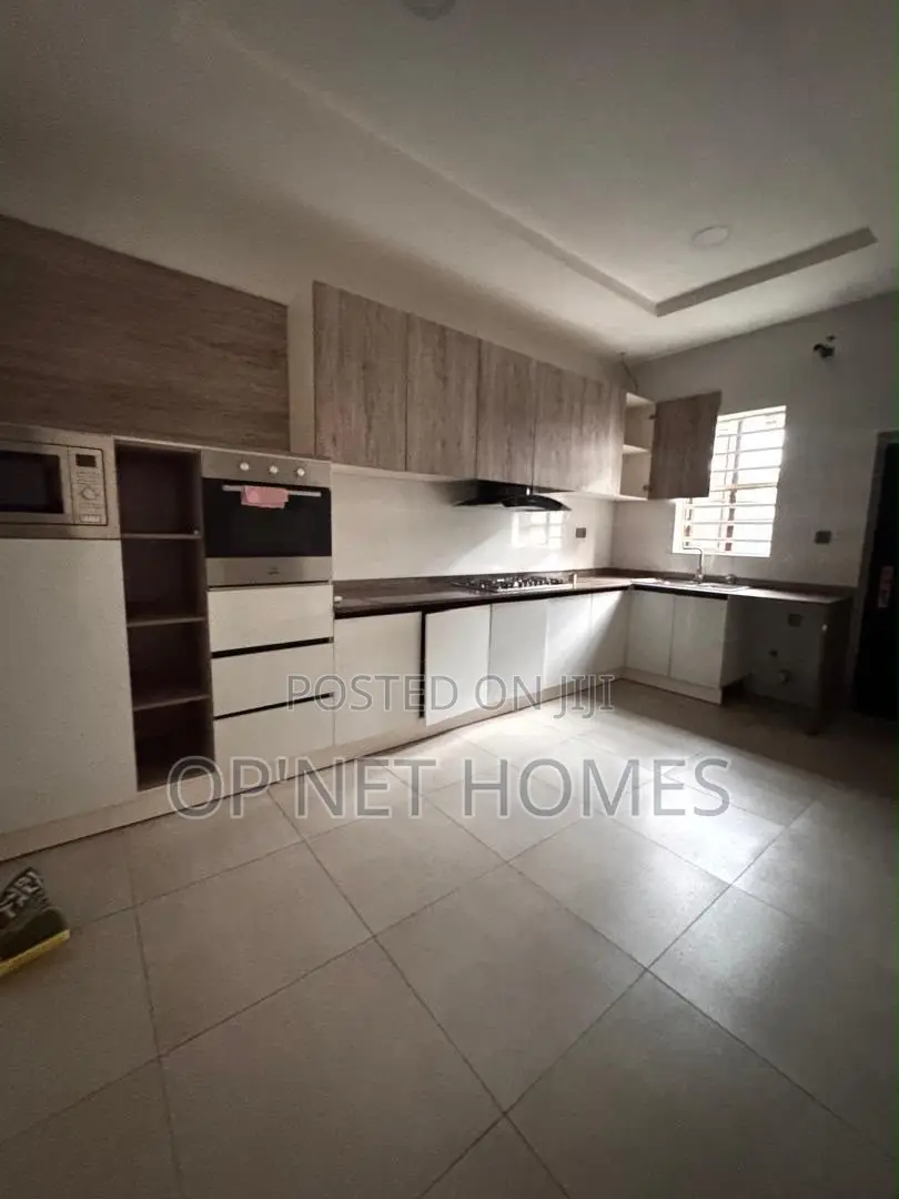 4bdrm Duplex in Lekki for rent