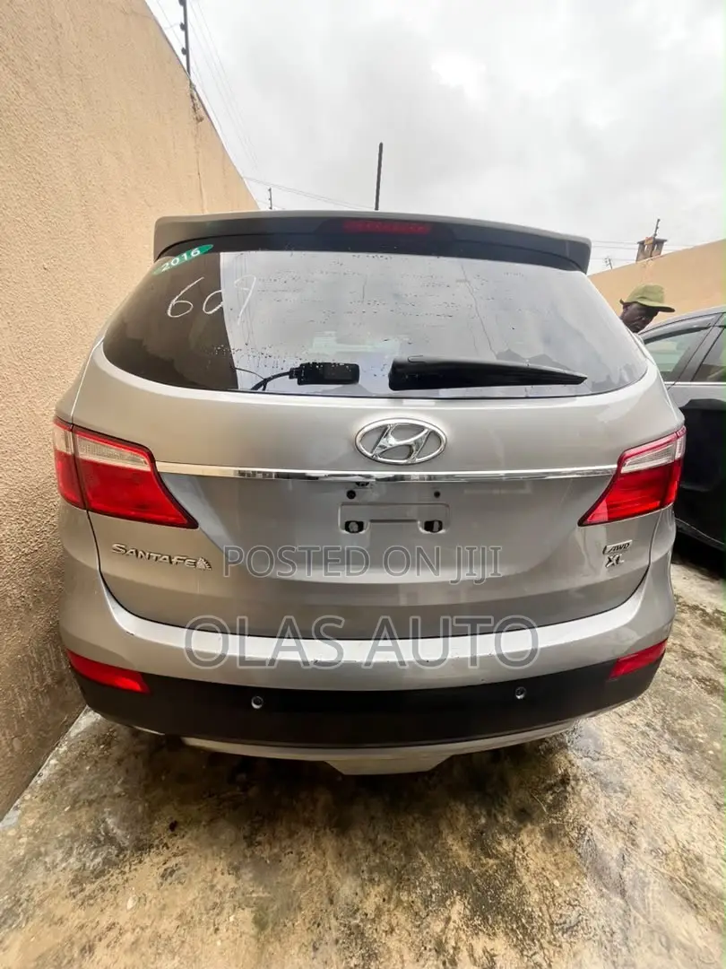 Hyundai Santa Fe 2016 Silver