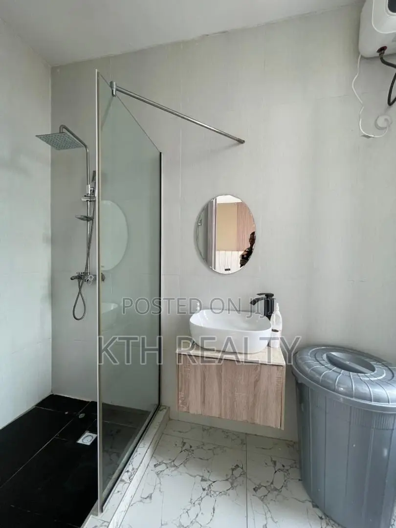 2bdrm Apartment in Chevron, Lekki Phase 2 for rent