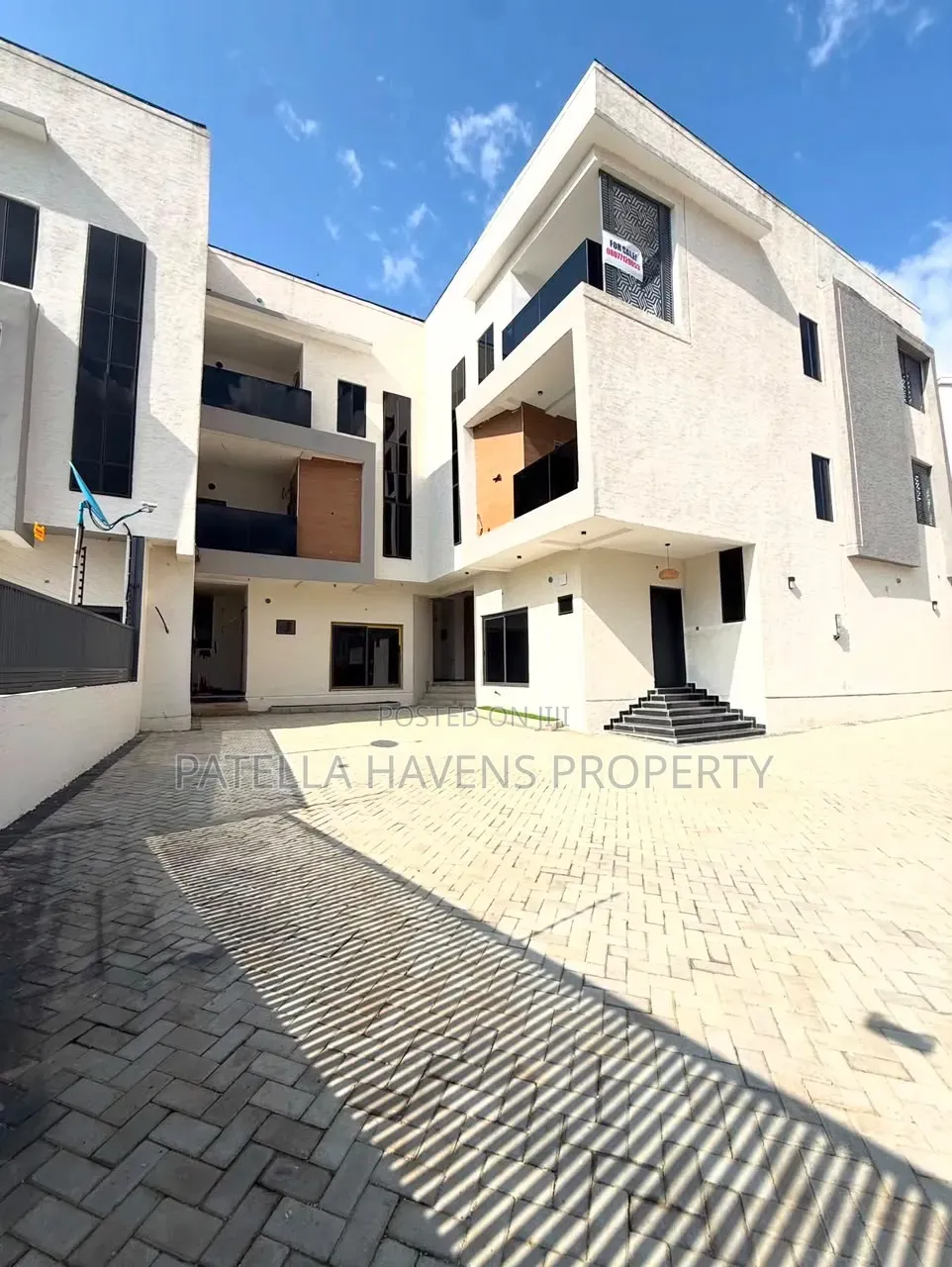 4bdrm Townhouse/Terrace in Guzape District for sale