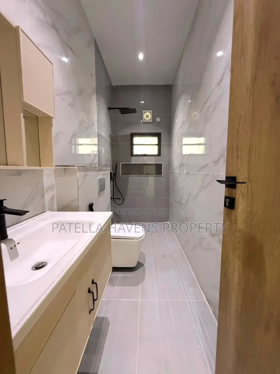 4bdrm Townhouse/Terrace in Guzape District for sale