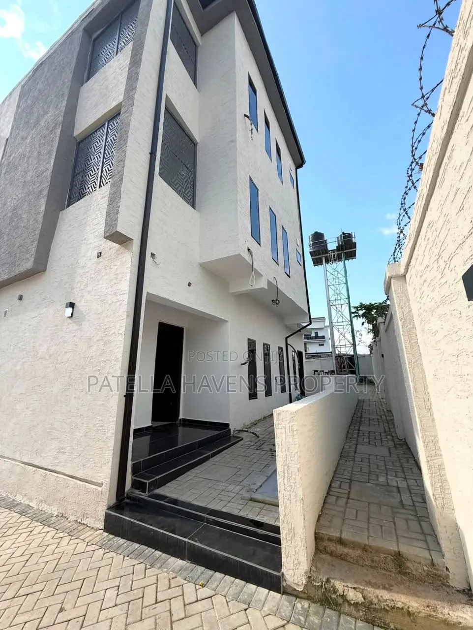 4bdrm Townhouse/Terrace in Guzape District for sale