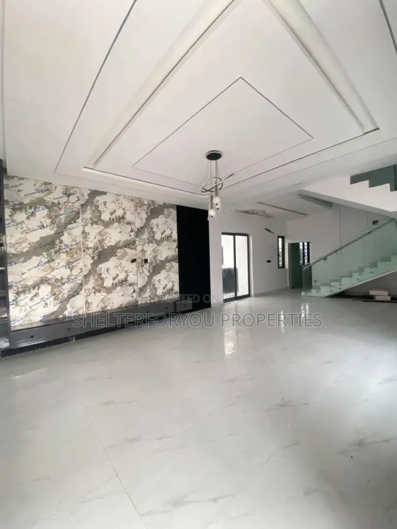 5bdrm Duplex in Ologolo for sale