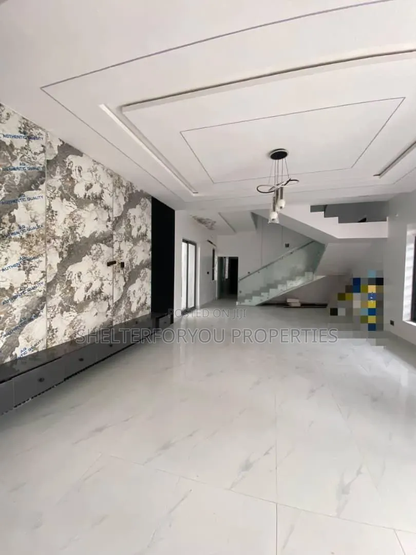 5bdrm Duplex in Ologolo for sale
