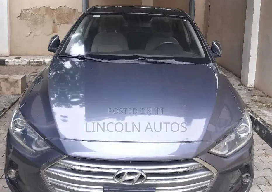 Hyundai Elantra Limited Sedan FWD (2.0L 4cyl 6A) 2017 Gray