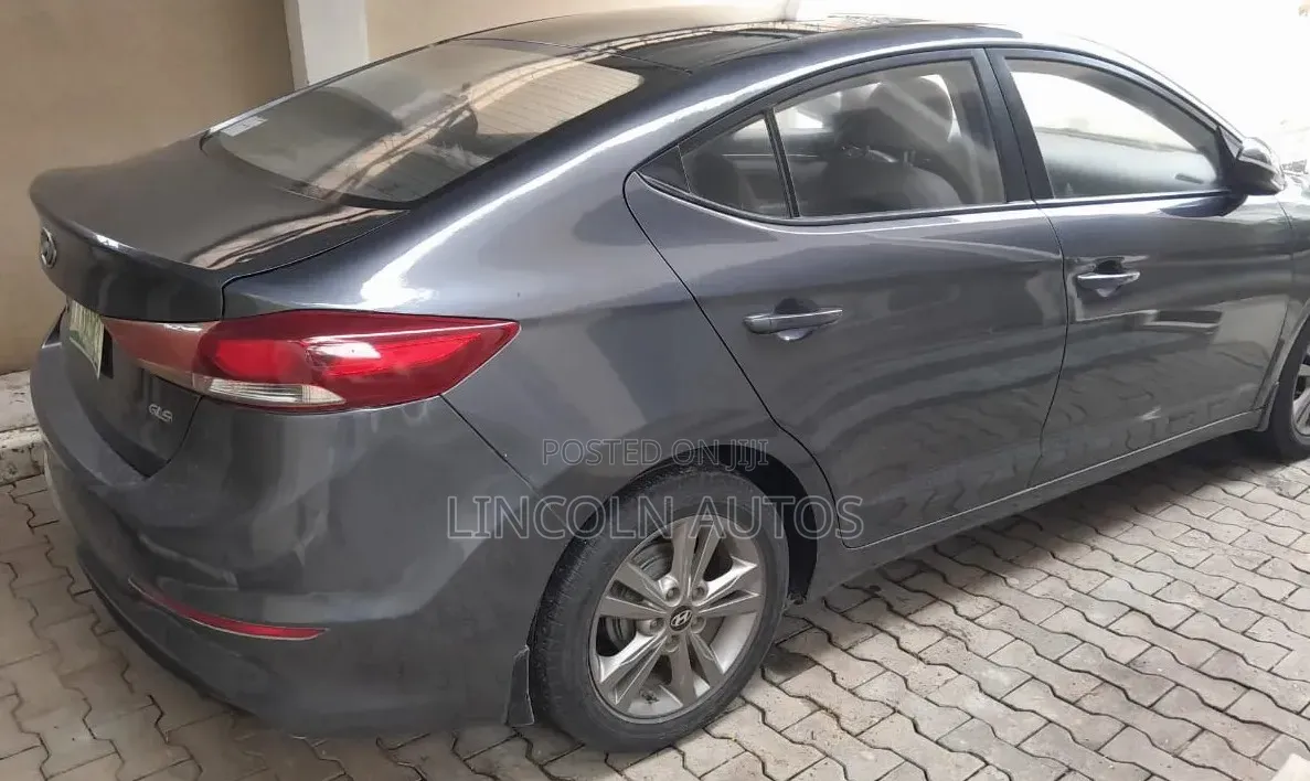 Hyundai Elantra Limited Sedan FWD (2.0L 4cyl 6A) 2017 Gray