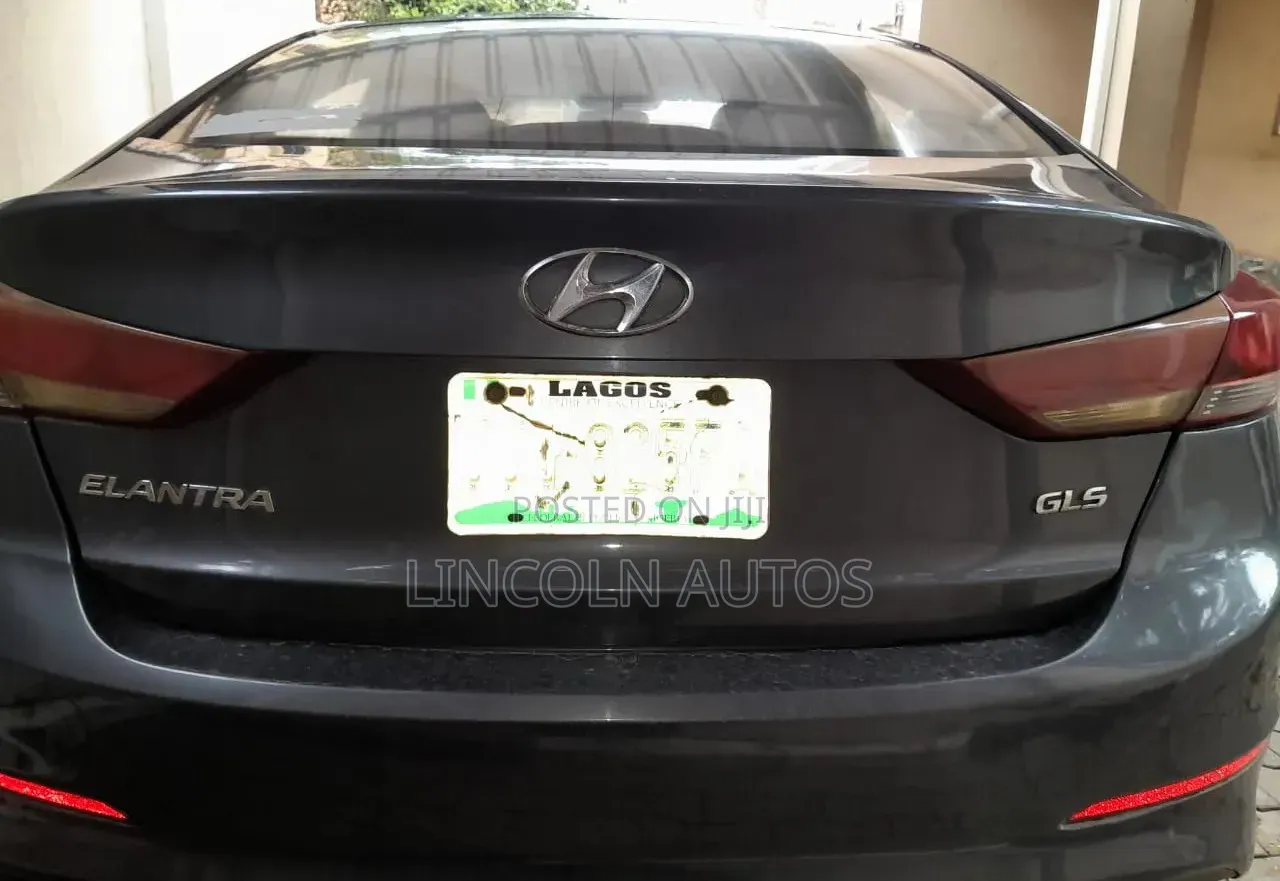 Hyundai Elantra Limited Sedan FWD (2.0L 4cyl 6A) 2017 Gray