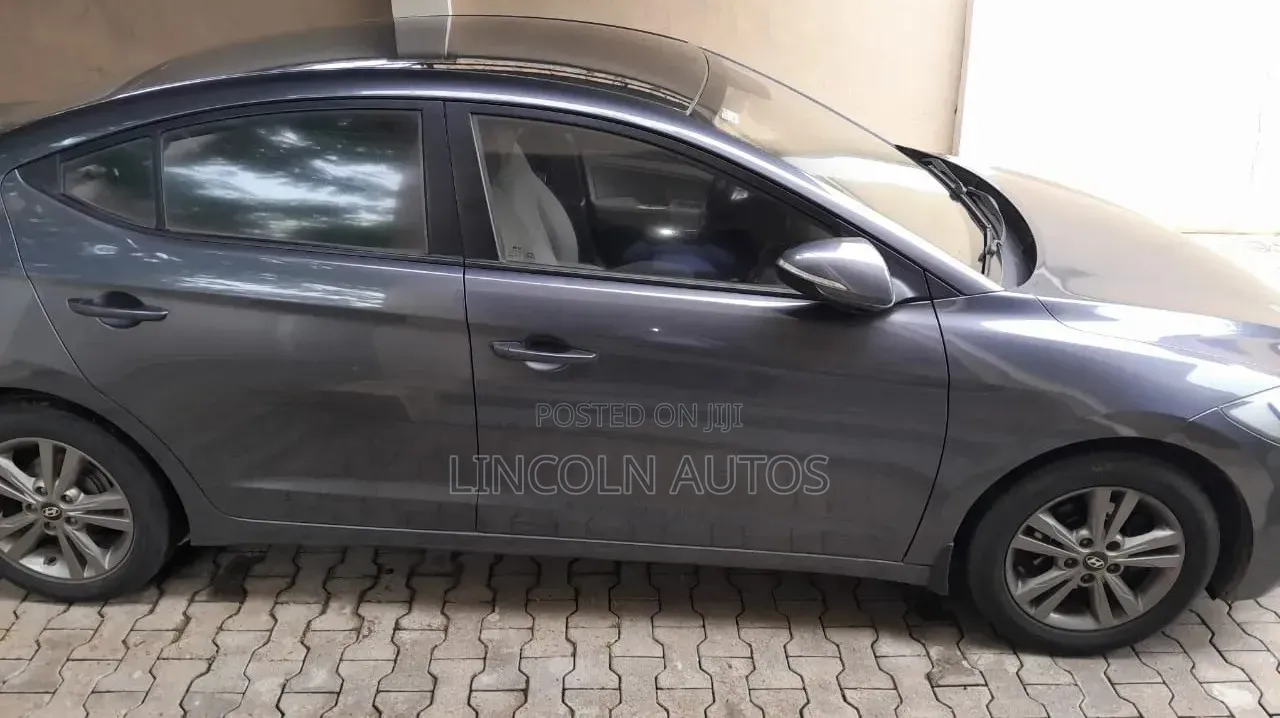 Hyundai Elantra Limited Sedan FWD (2.0L 4cyl 6A) 2017 Gray