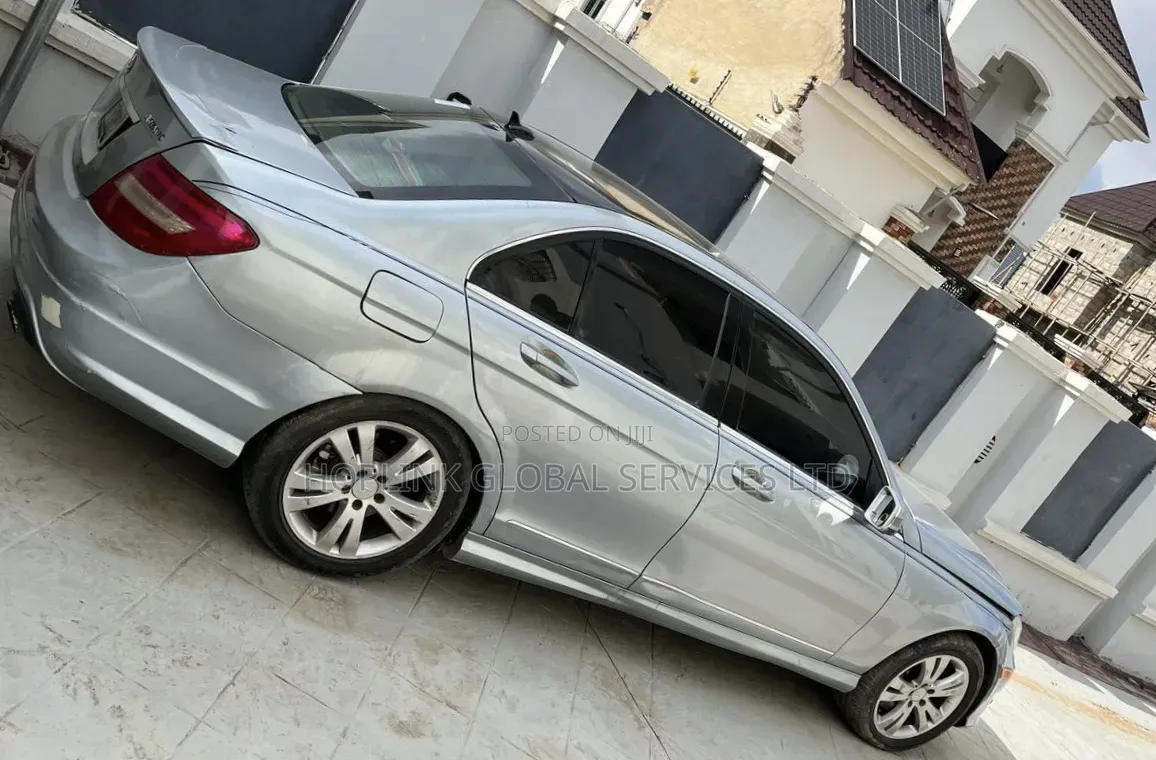 Mercedes-Benz C300 2013 Blue