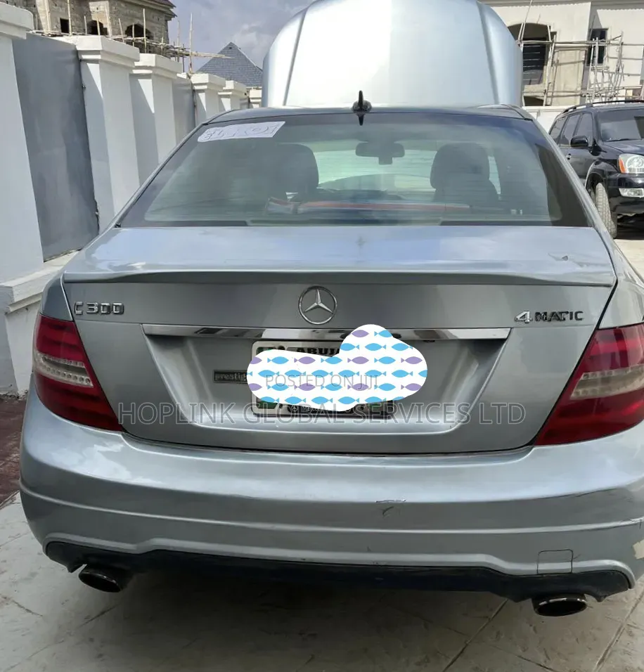 Mercedes-Benz C300 2013 Blue