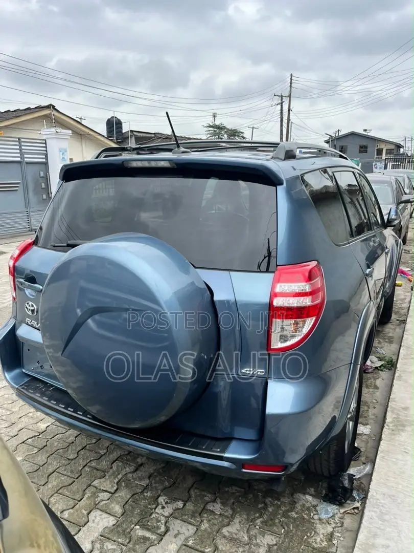 Toyota RAV4 2010 Blue