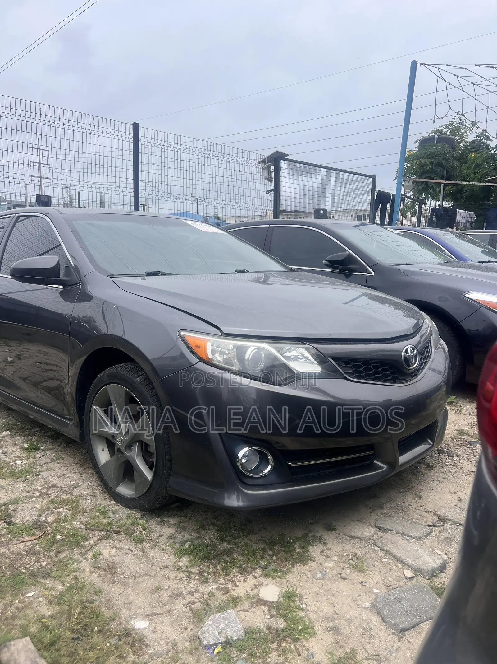 Toyota Camry SE 4dr Sedan w/Prod. End 11/13 (3.5L 6cyl 6A) 2014 Gray