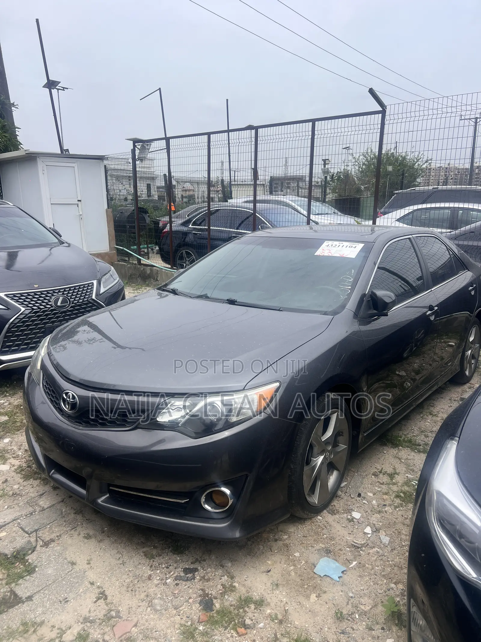 Toyota Camry SE 4dr Sedan w/Prod. End 11/13 (3.5L 6cyl 6A) 2014 Gray