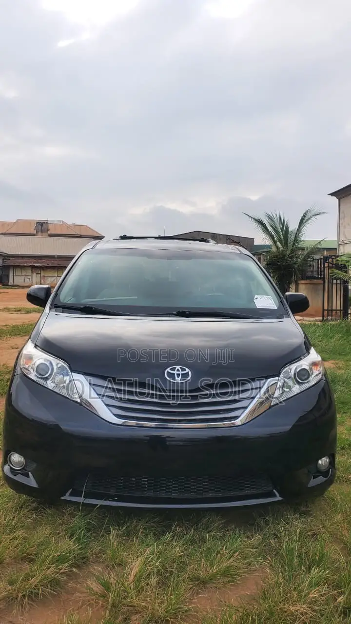 Toyota Sienna Limited 7 Passenger 2012 Black