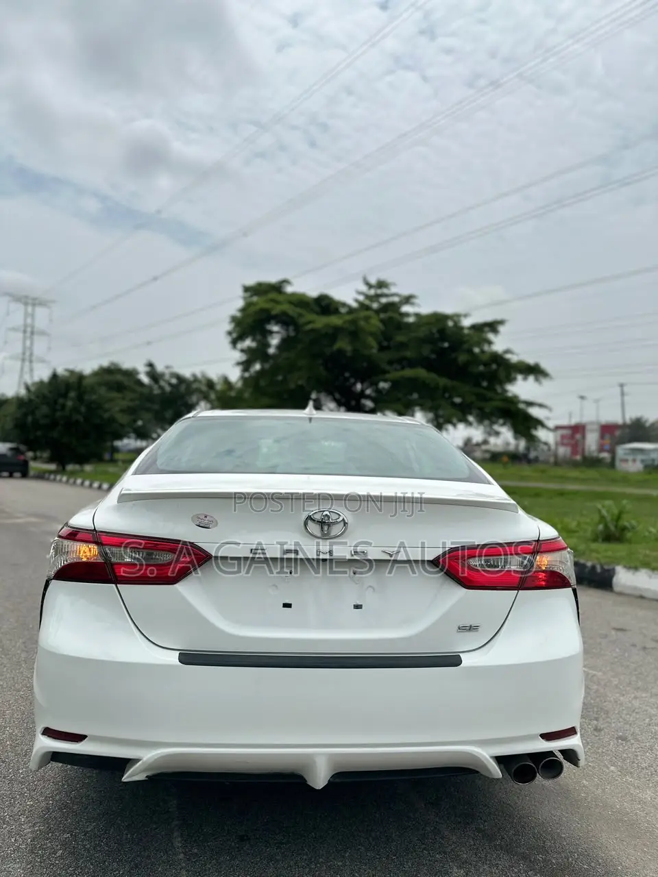 Toyota Camry SE (2.5L 4cyl 8A) 2019 White