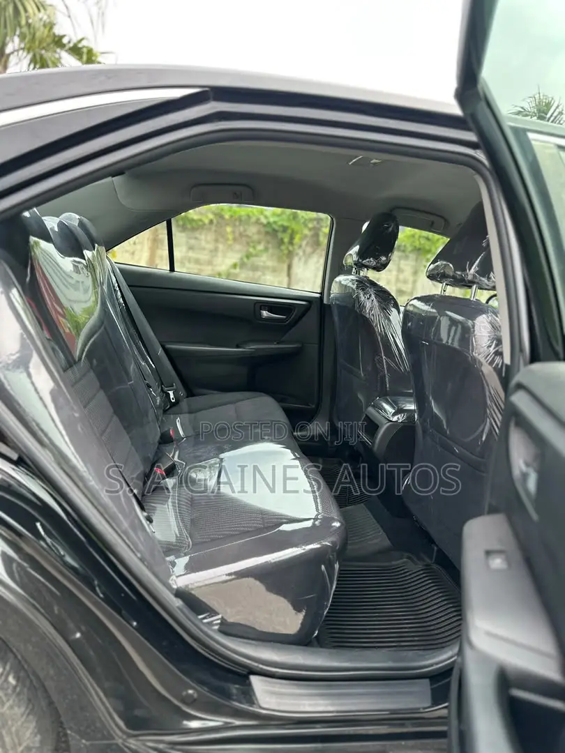 Toyota Camry SE (2.5L 4cyl 8A) 2019 White