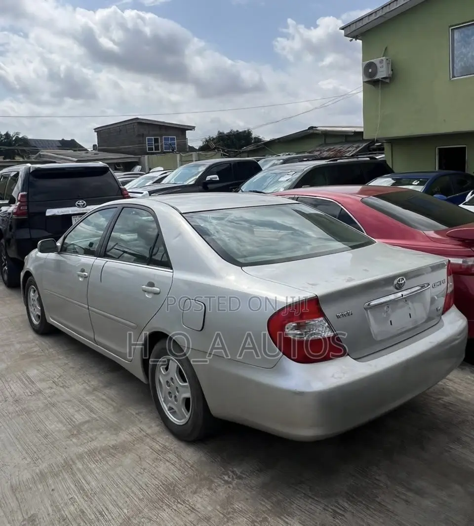 Toyota Camry LE V6 4dr Sedan (3.0L 6cyl 4A) 2002 Silver