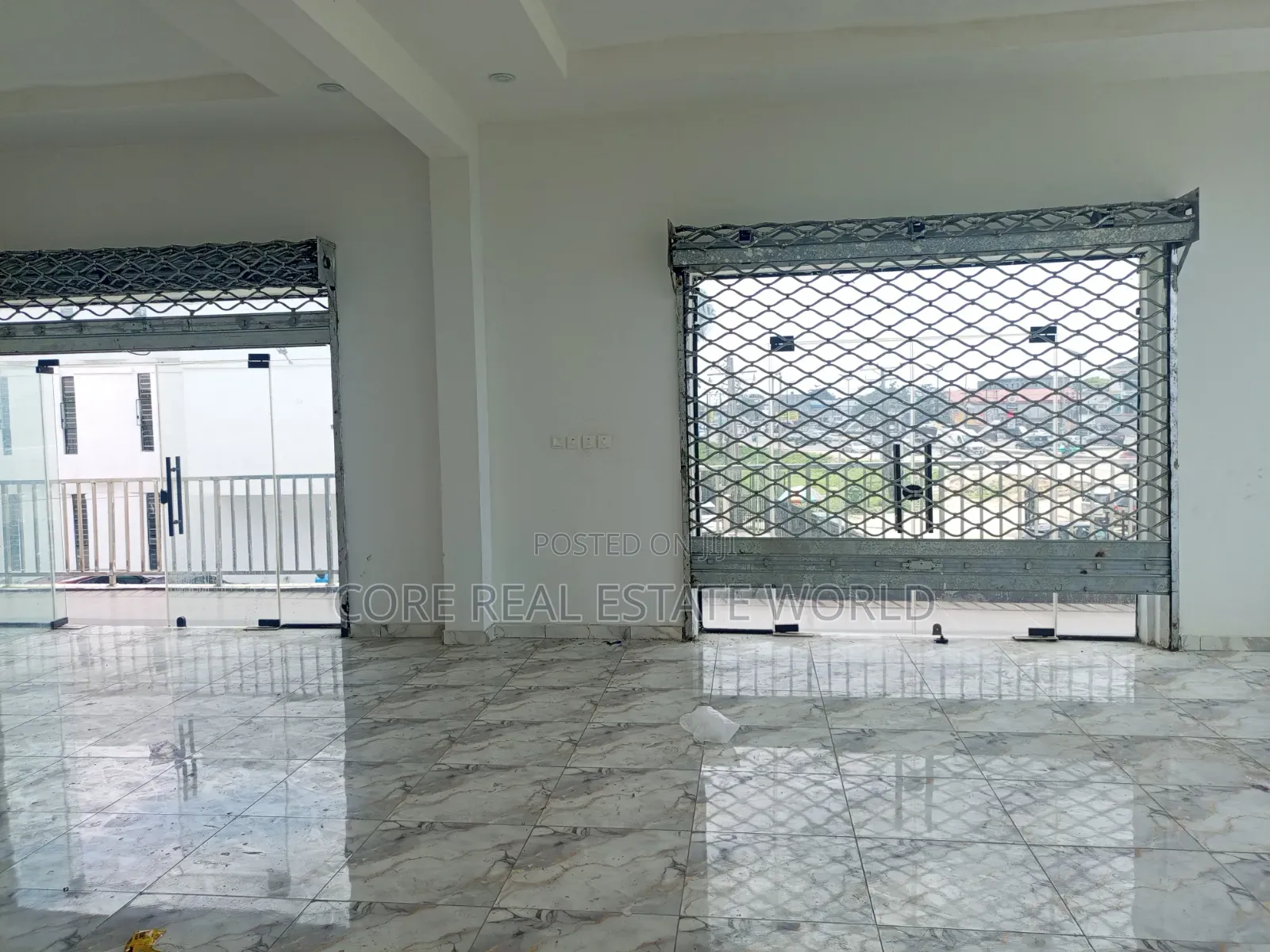 Rent Newly Spacious Shop Facing Express Directly in Sangotedo