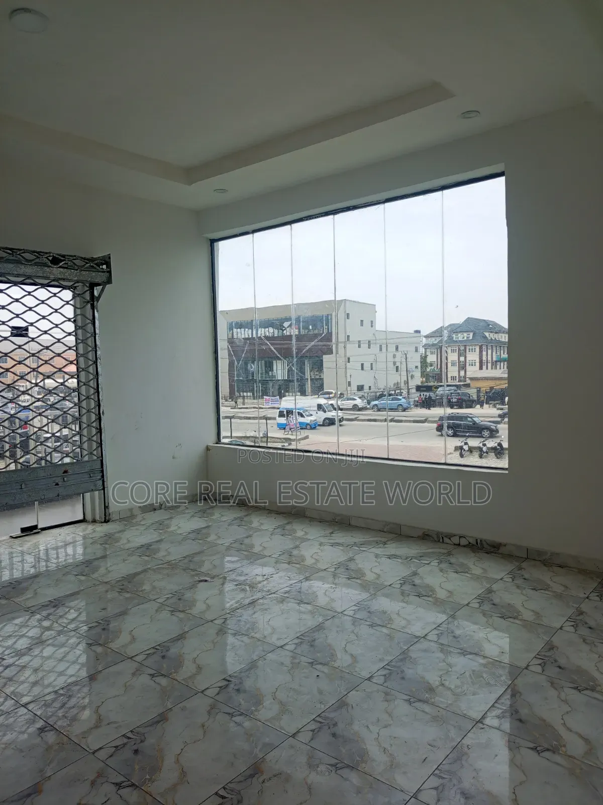 Rent Newly Spacious Shop Facing Express Directly in Sangotedo