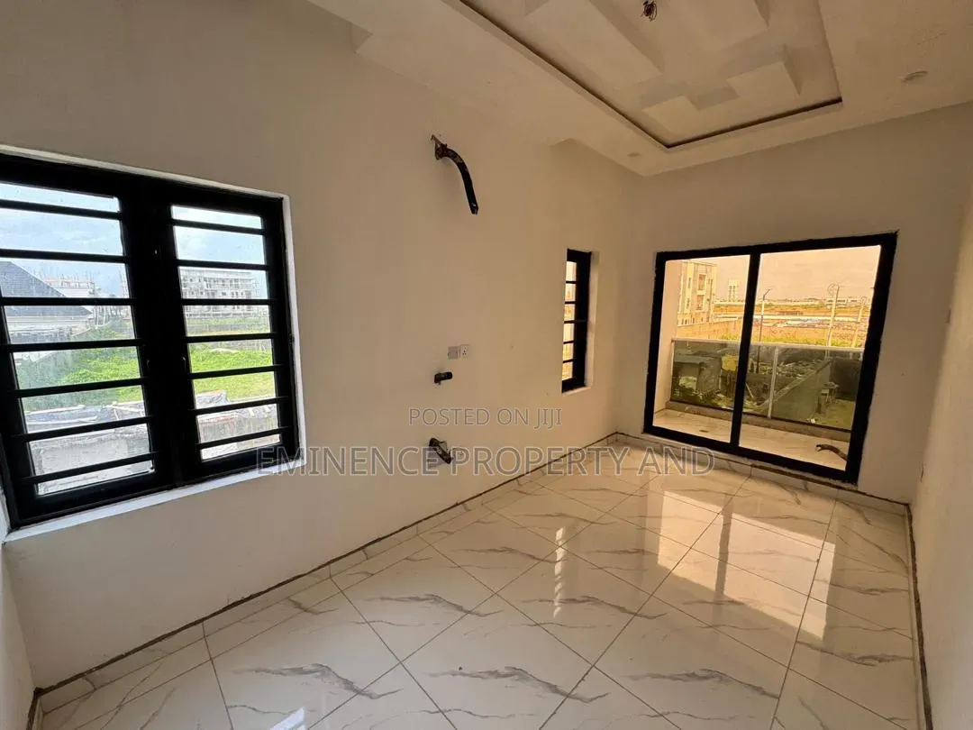 5bdrm Duplex in Chevron for rent