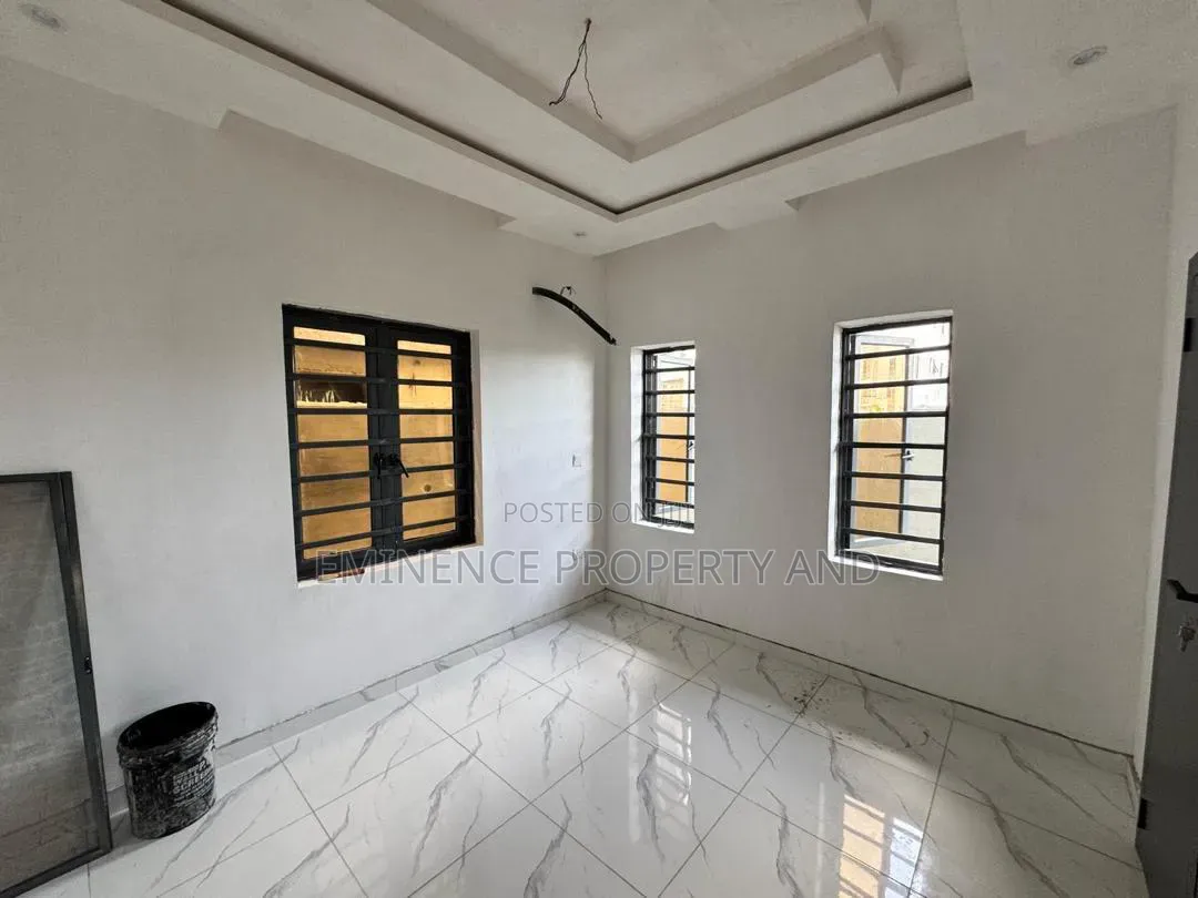 5bdrm Duplex in Chevron for rent