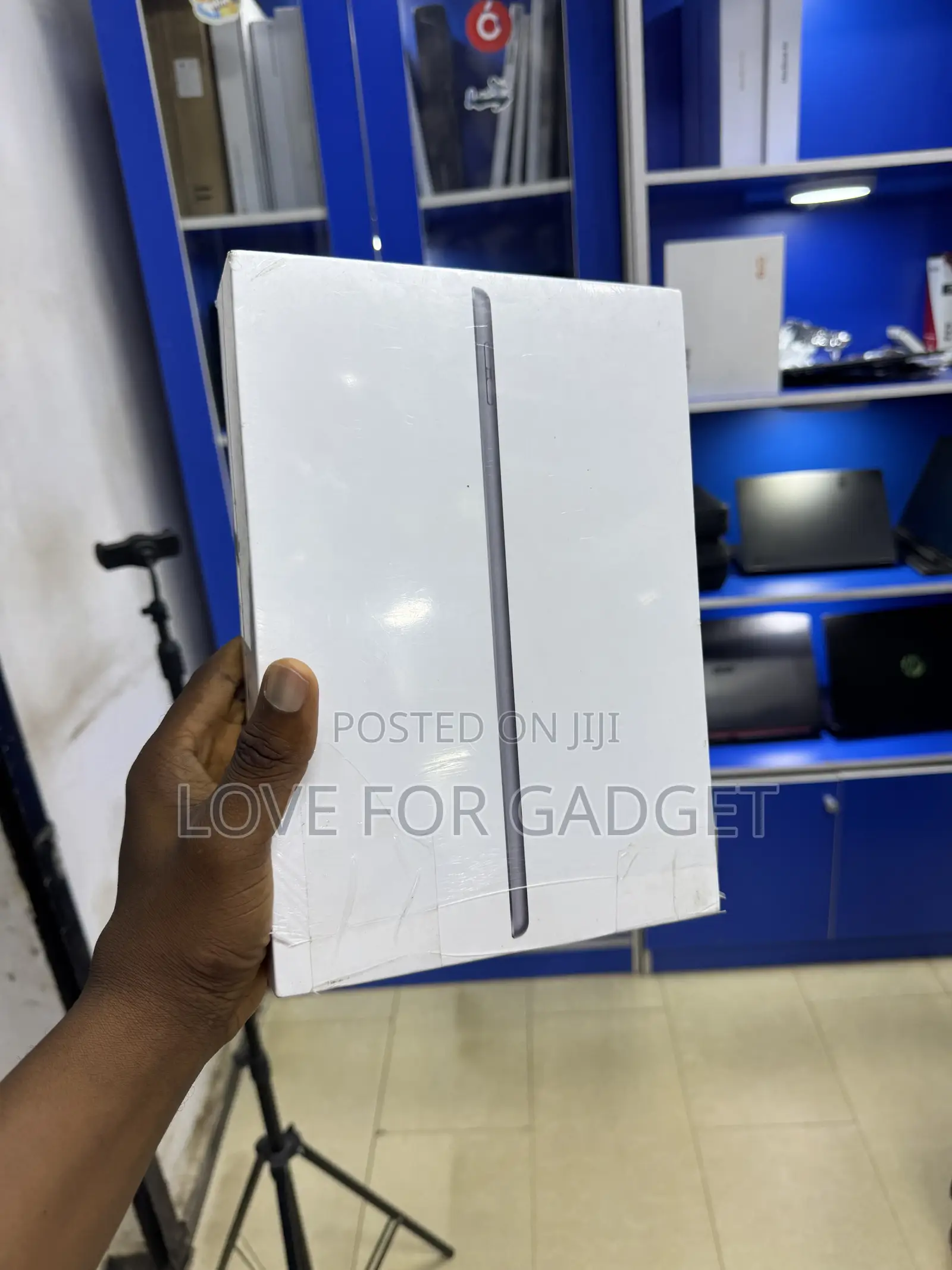 New Apple iPad 9.7 64 GB Silver