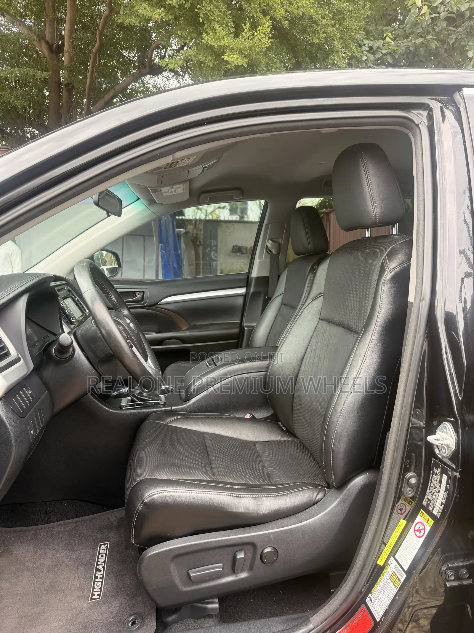 Toyota Highlander LE 4dr SUV AWD (3.5L 6cyl 6A) 2014 Black