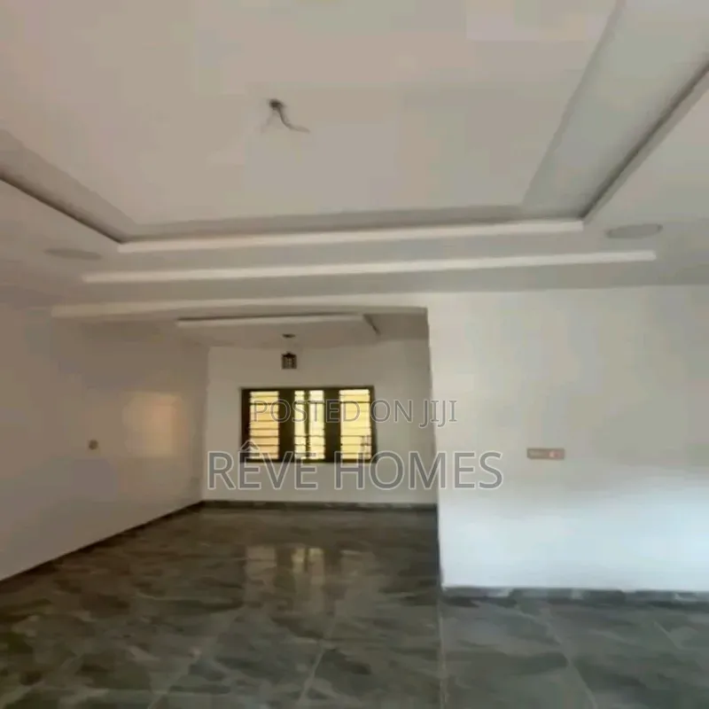 3bdrm Block of Flats in Akoka for rent