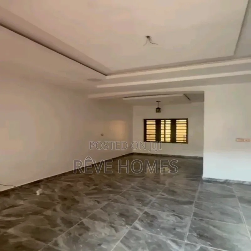 3bdrm Block of Flats in Akoka for rent