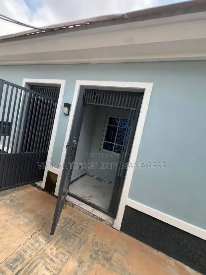 1bdrm Block of Flats in Water Intake Maigero, Kaduna / Kaduna State