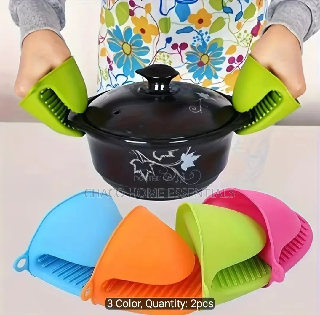 Pair of Heat Resistant Silicone Pot Holders / Mini Oven Mitts