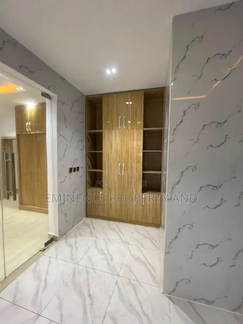 2bdrm Apartment in Chevron for rent