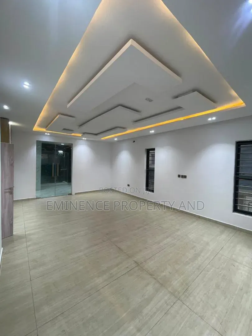 2bdrm Apartment in Chevron for rent
