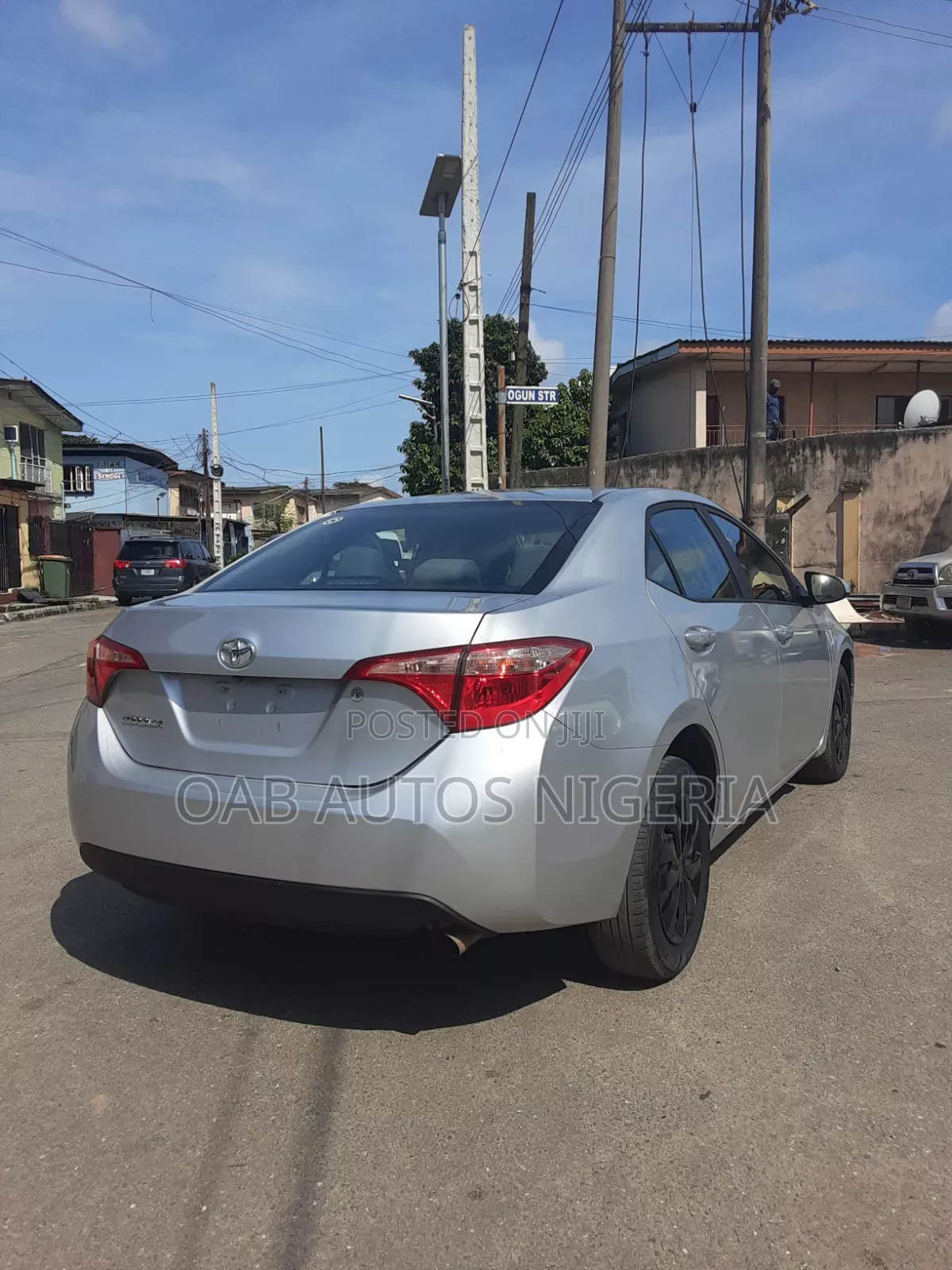 Toyota Corolla SE (1.8L 4cyl 2A) 2018 Silver